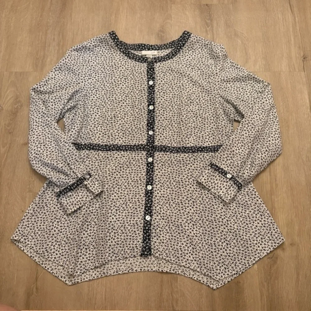 J. Jill Black and White Button Down Shirt Lightweight Ultra Soft Womens Medium